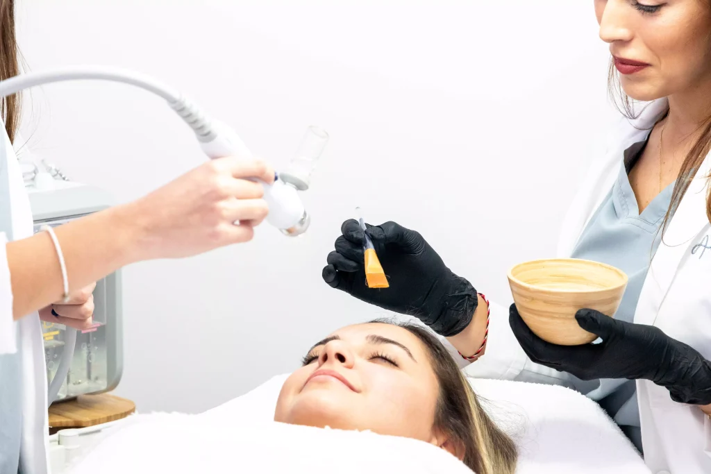 foto-tratamiento-facial-aurora-escribano-esteticista-cosmetóloga-tratamiento-personalizado